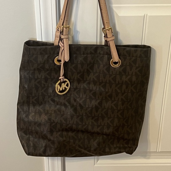 Michael Kors - Picture 2 of 2